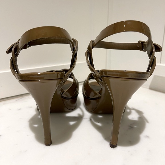 These are timeless and very comfortable Saint Laurent heels. Perfect condition. - Picture 2 of 5